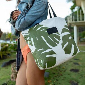 NEW Aloha Collection Day Tripper Bag Monstera NWT Seaweed Zip Tote